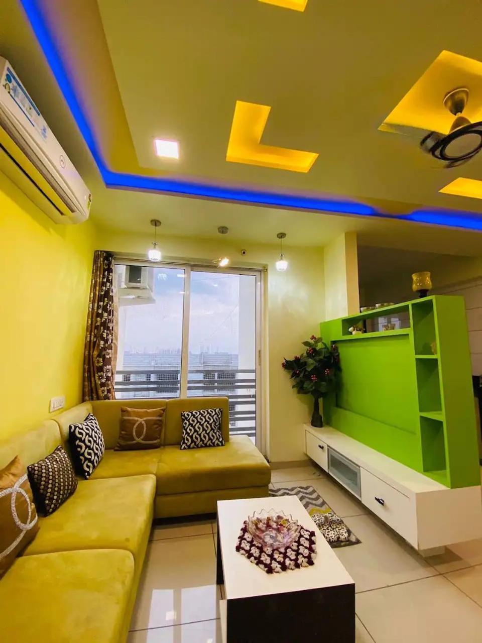 راجكوت 7 Seasons Palm Suite With Sky Orbit, Balcony, Swimming Pool, Wifi, Playground المظهر الخارجي الصورة
