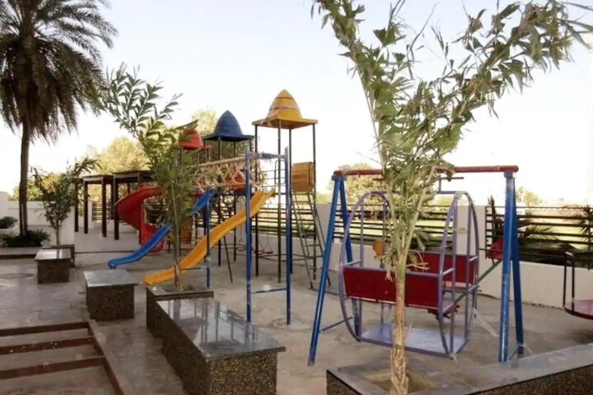 راجكوت 7 Seasons Palm Suite With Sky Orbit, Balcony, Swimming Pool, Wifi, Playground المظهر الخارجي الصورة