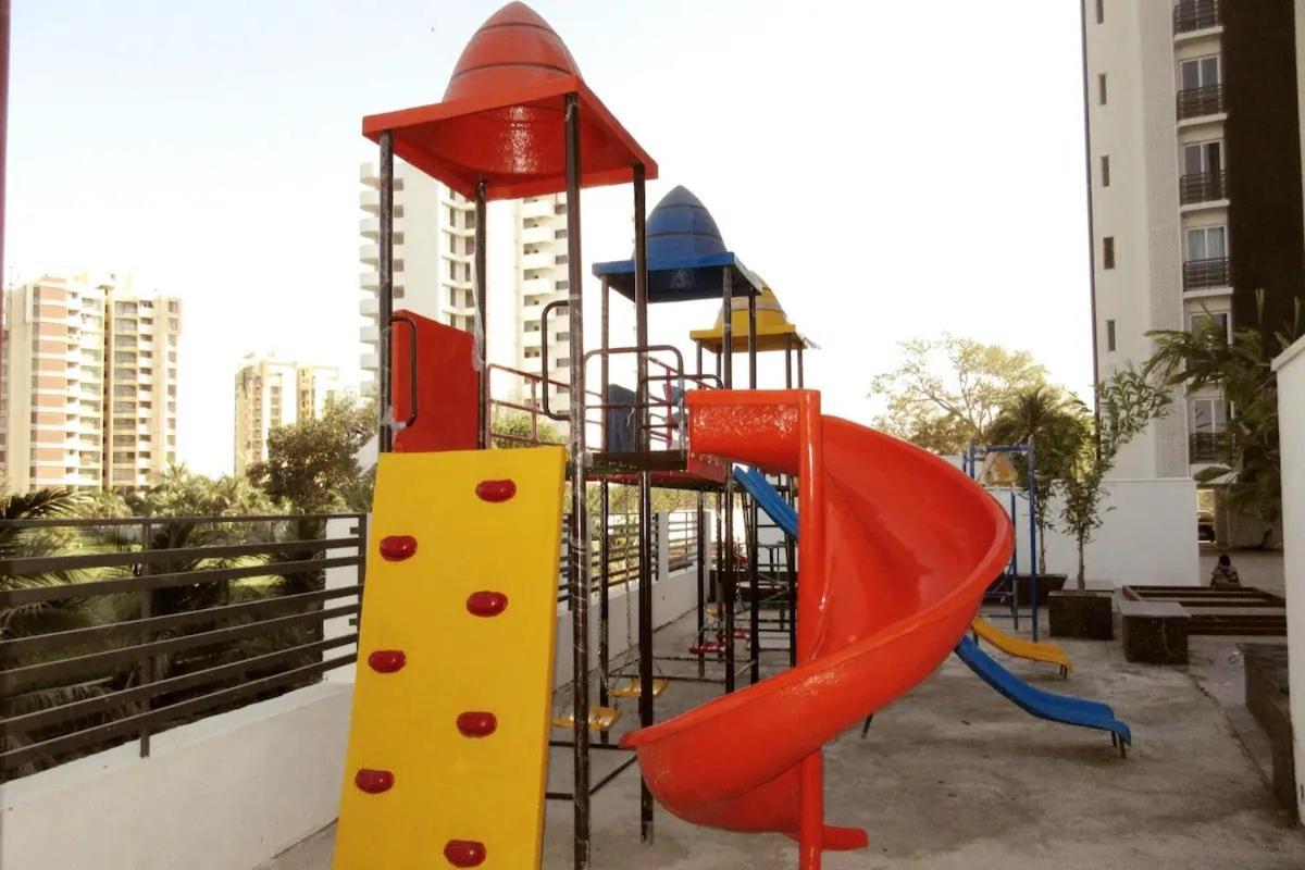 راجكوت 7 Seasons Palm Suite With Sky Orbit, Balcony, Swimming Pool, Wifi, Playground المظهر الخارجي الصورة