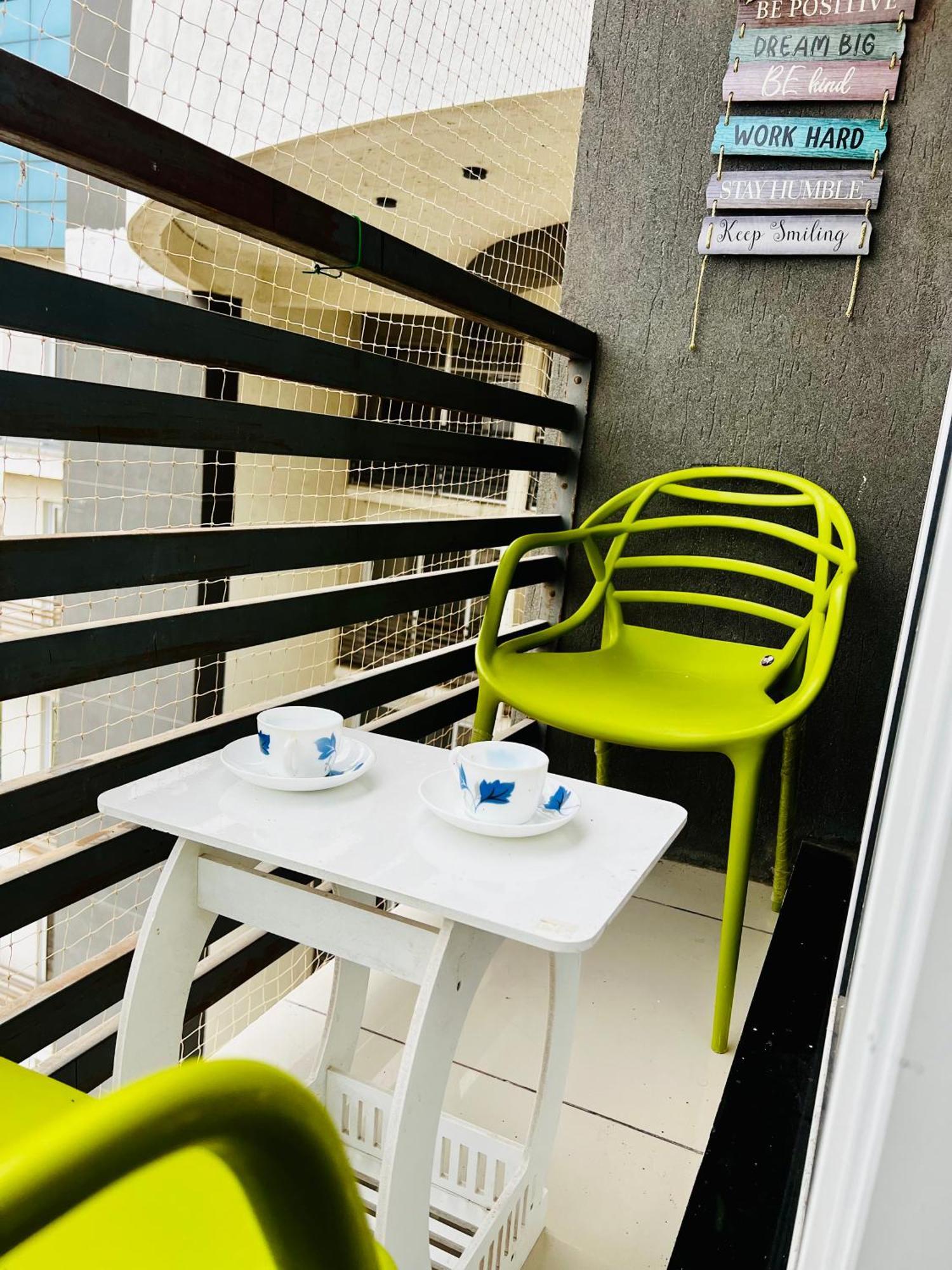 راجكوت 7 Seasons Palm Suite With Sky Orbit, Balcony, Swimming Pool, Wifi, Playground المظهر الخارجي الصورة