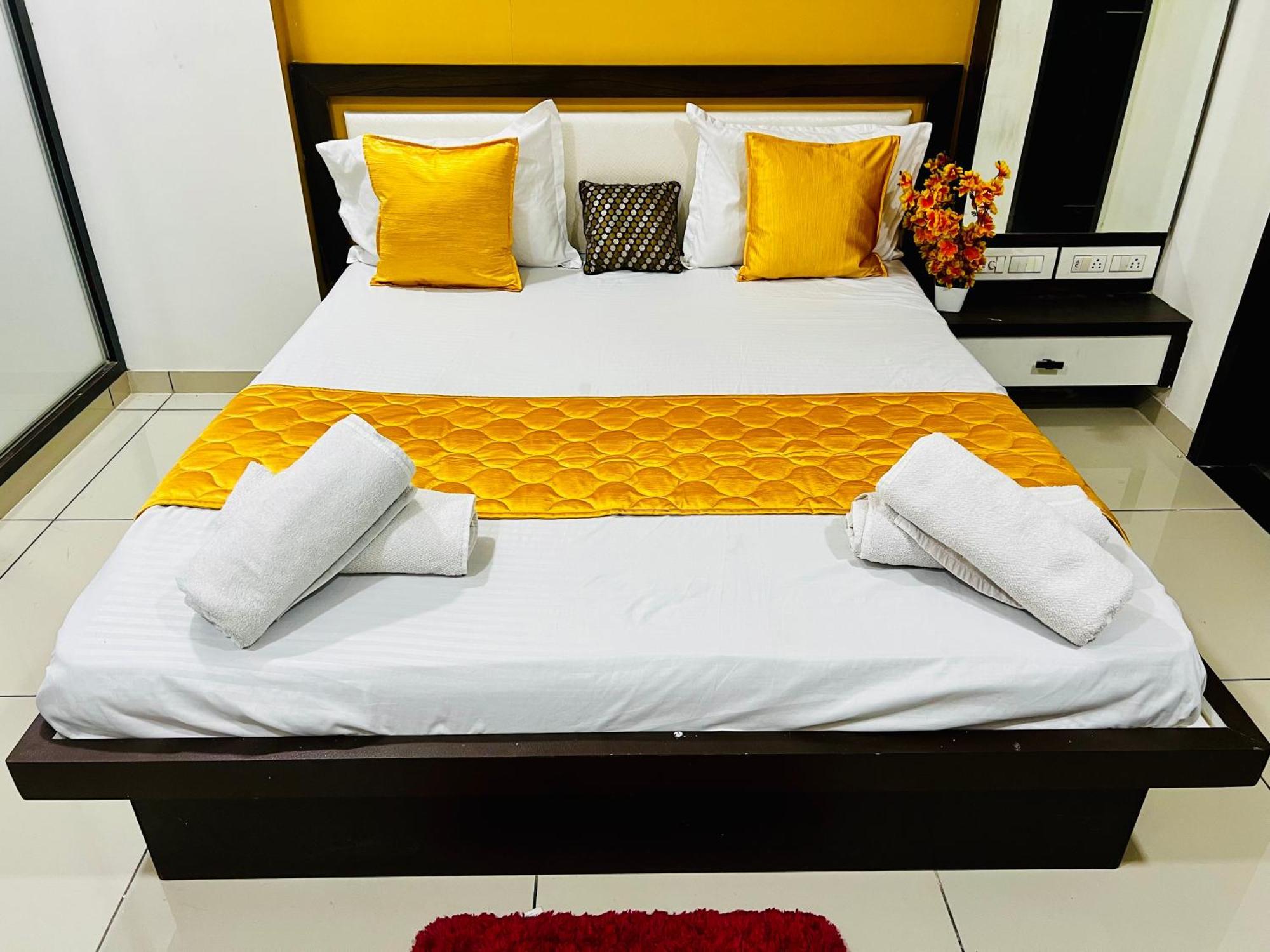 راجكوت 7 Seasons Palm Suite With Sky Orbit, Balcony, Swimming Pool, Wifi, Playground المظهر الخارجي الصورة
